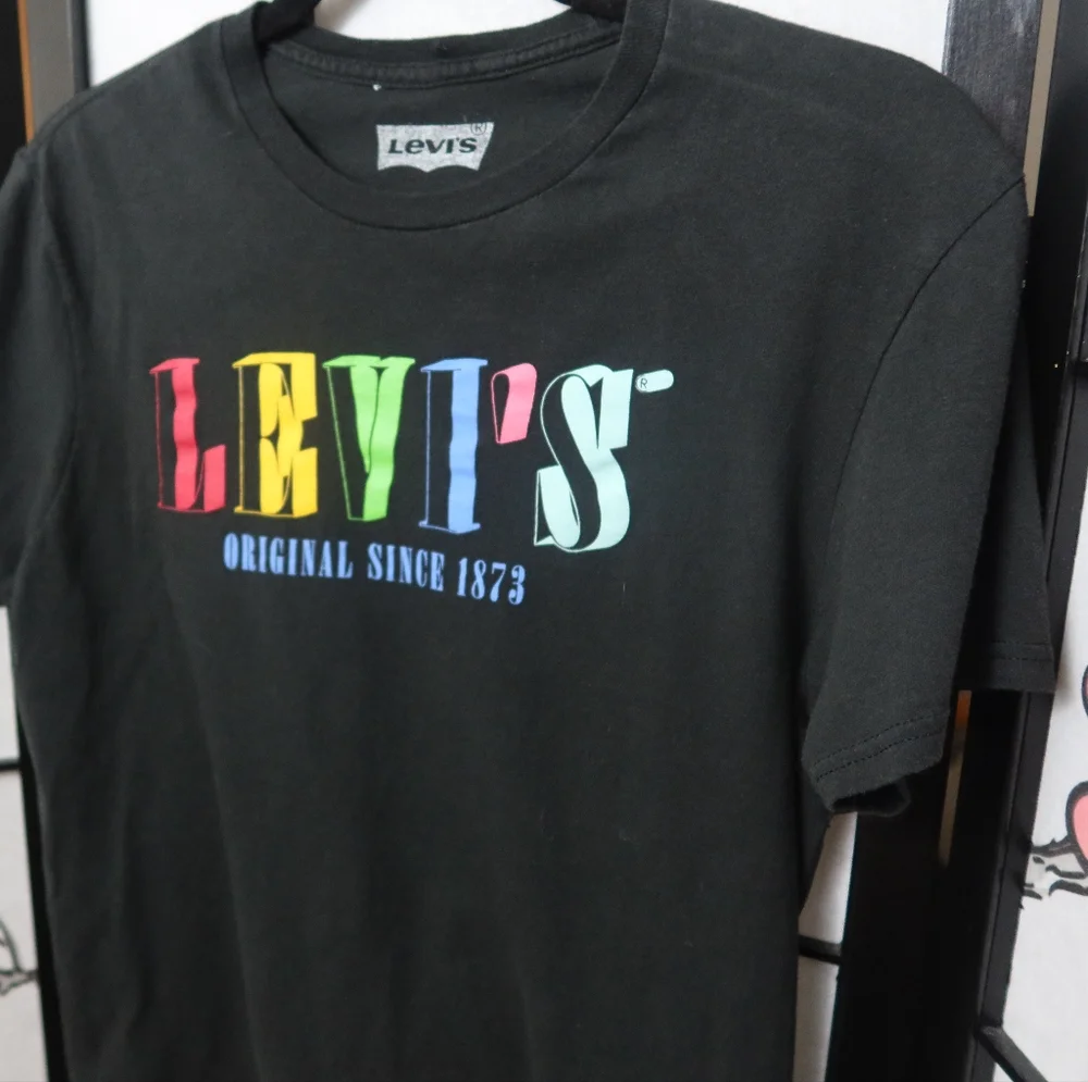 Levi's Black Tee with Colorful Levi's Logo Unisex Medium